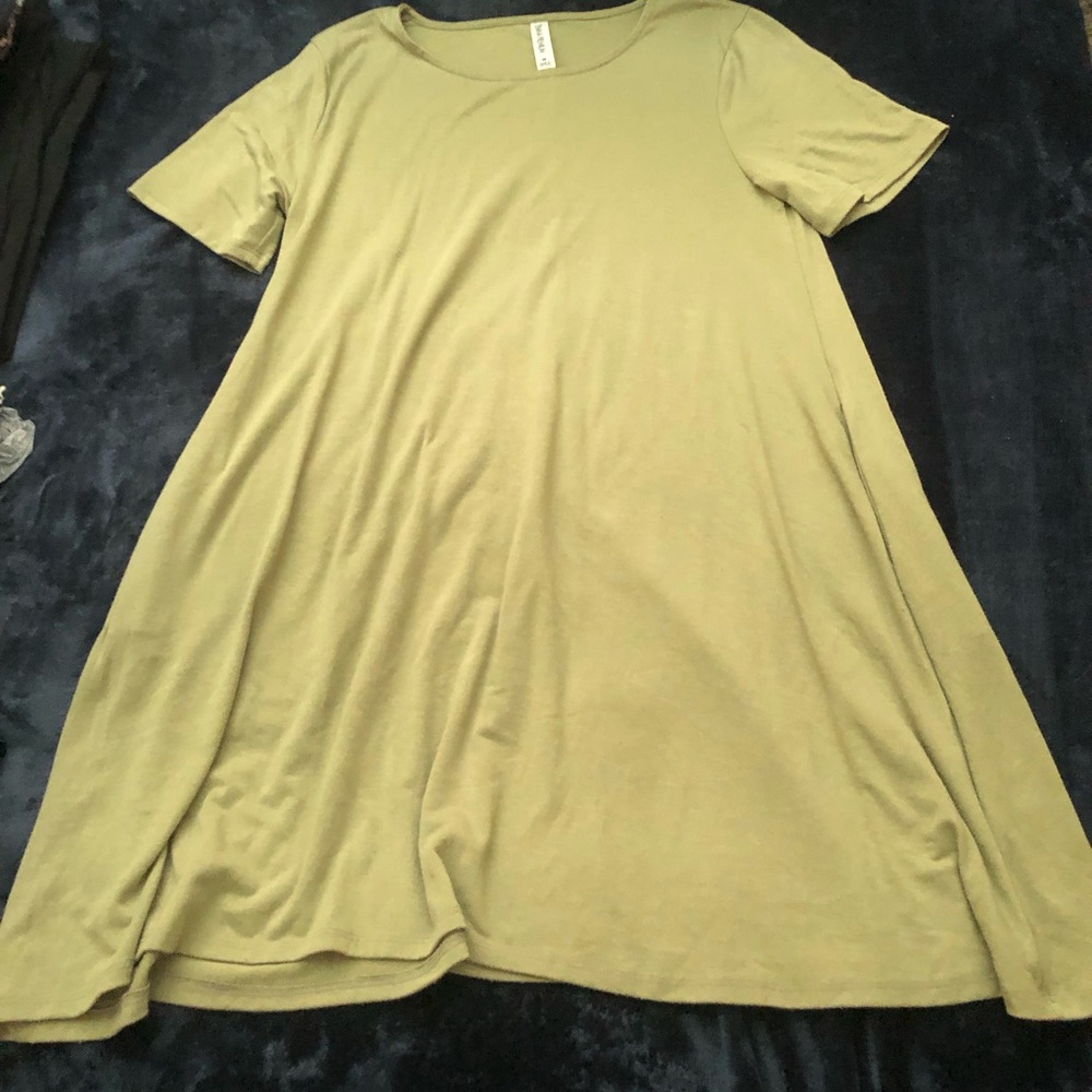 Zenana Outfitters Sage Green Flowy A-Line Round Hem Knee Length Dress w/ Pockets